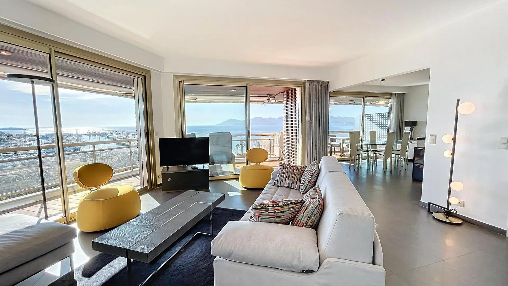 Croisette - 2 Bedrooms - Panoramic Sea View Cannes 0*,  France