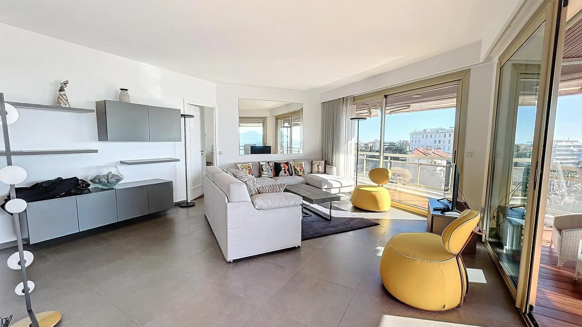 Croisette - 2 Bedrooms - Panoramic Sea View Cannes Apartment